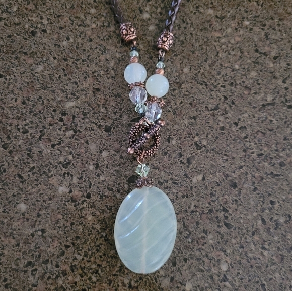 Green Leaf Carved Glass Pendant Crystal Necklace - Picture 3 of 4